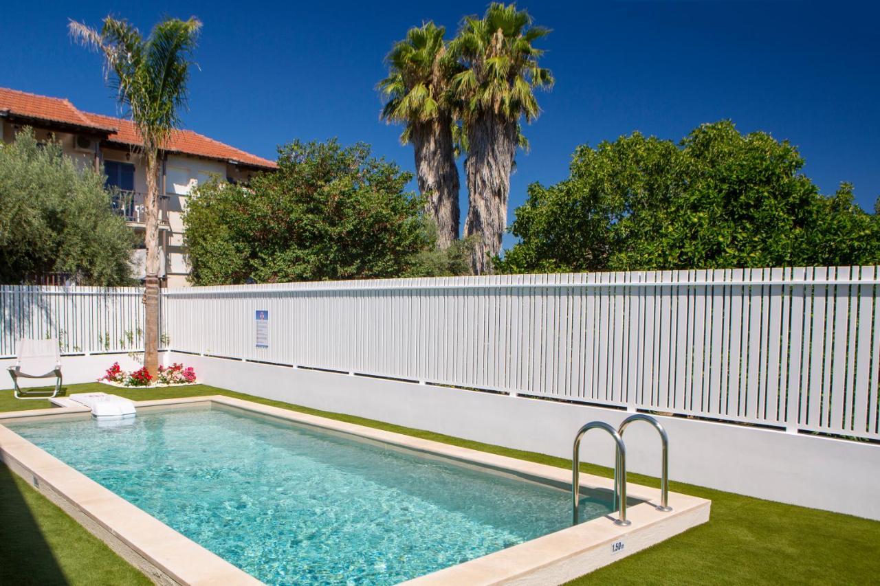 The Quad Luxury Villas Lygia  Luaran gambar